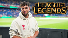 Inoxtag est enfin de retour du mont Everest ! Il tente désormais l'ascension sur League of Legends...